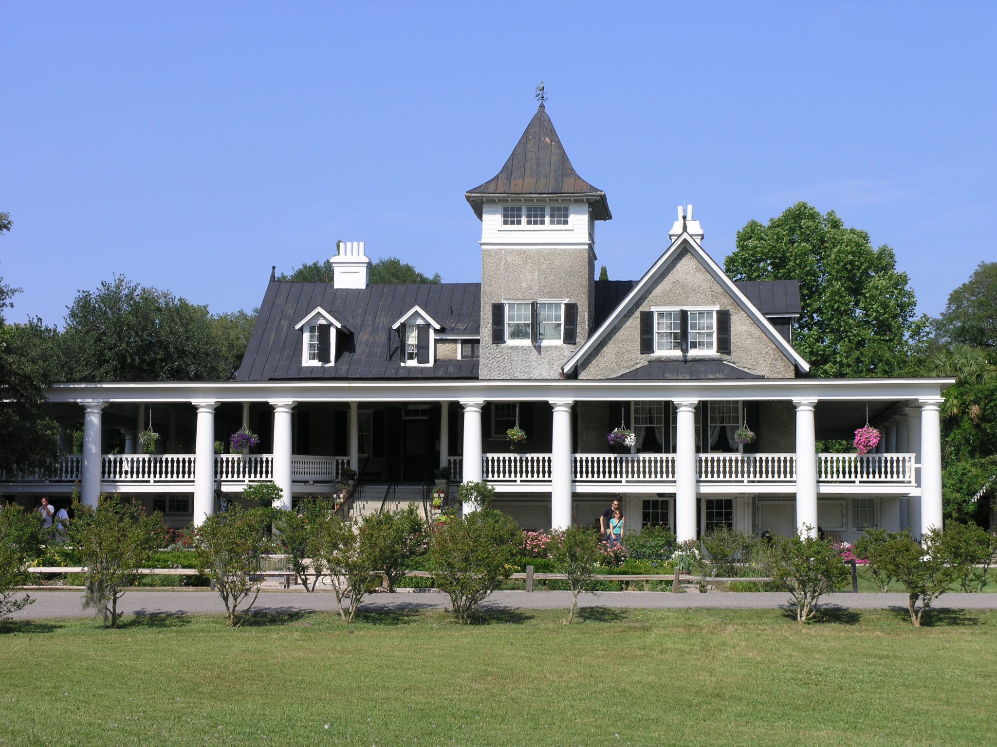 The Plantation House at Magnolia Gardens. Image courtesy of Magnolia Plantation.