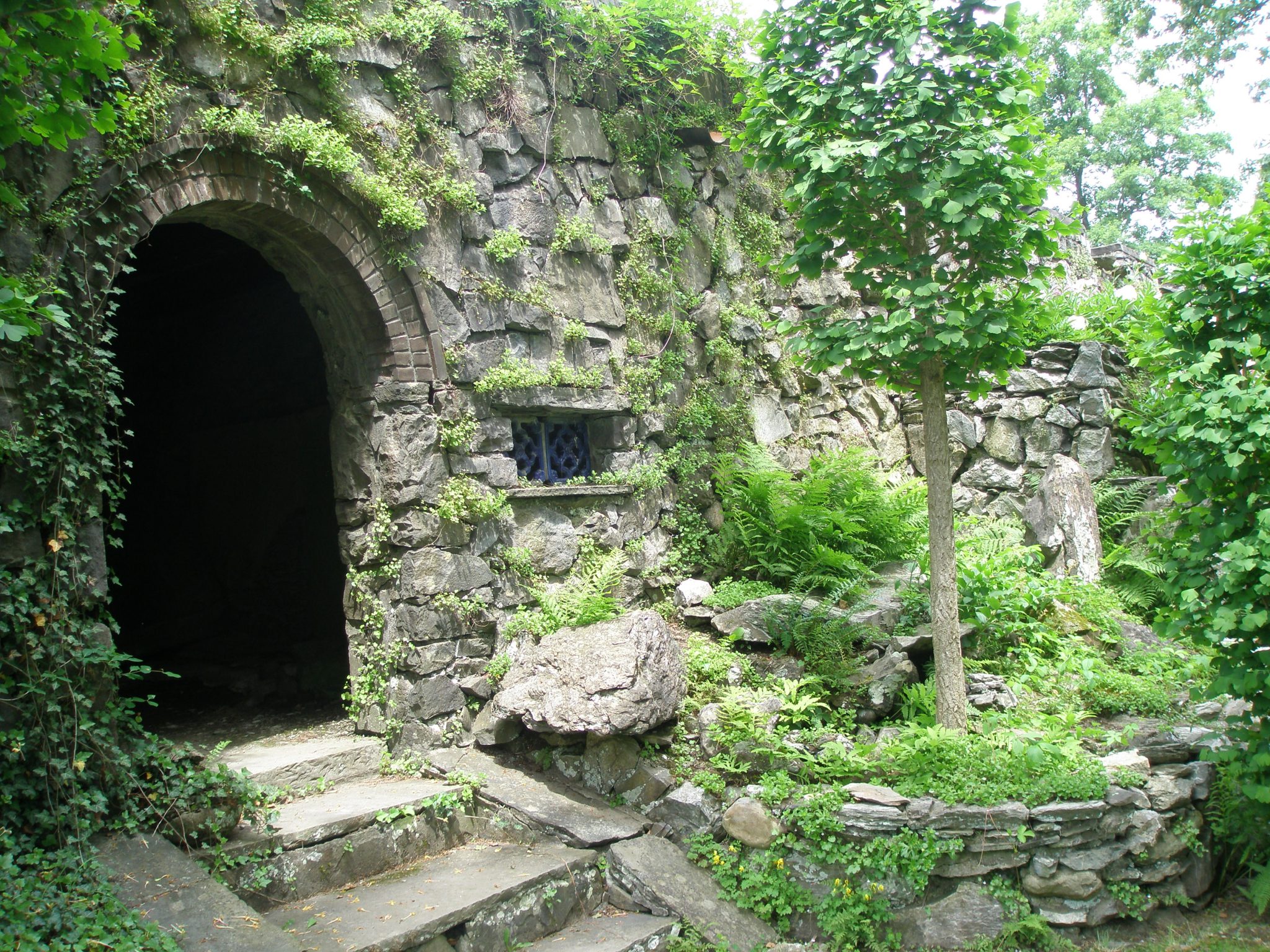 Underground Room, near the Peony Tai