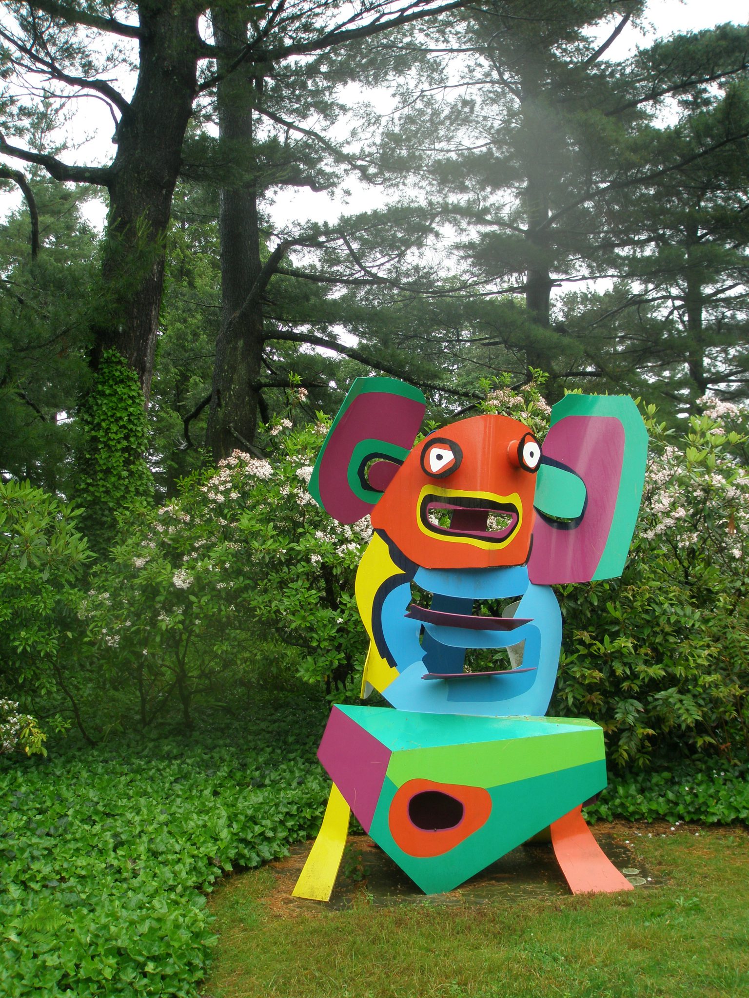 Just south of the Morning Garden is this 9-foot-tall display of Utter Goofiness: Karel Appel's MOUSE ON A TABLE (1971) !!!