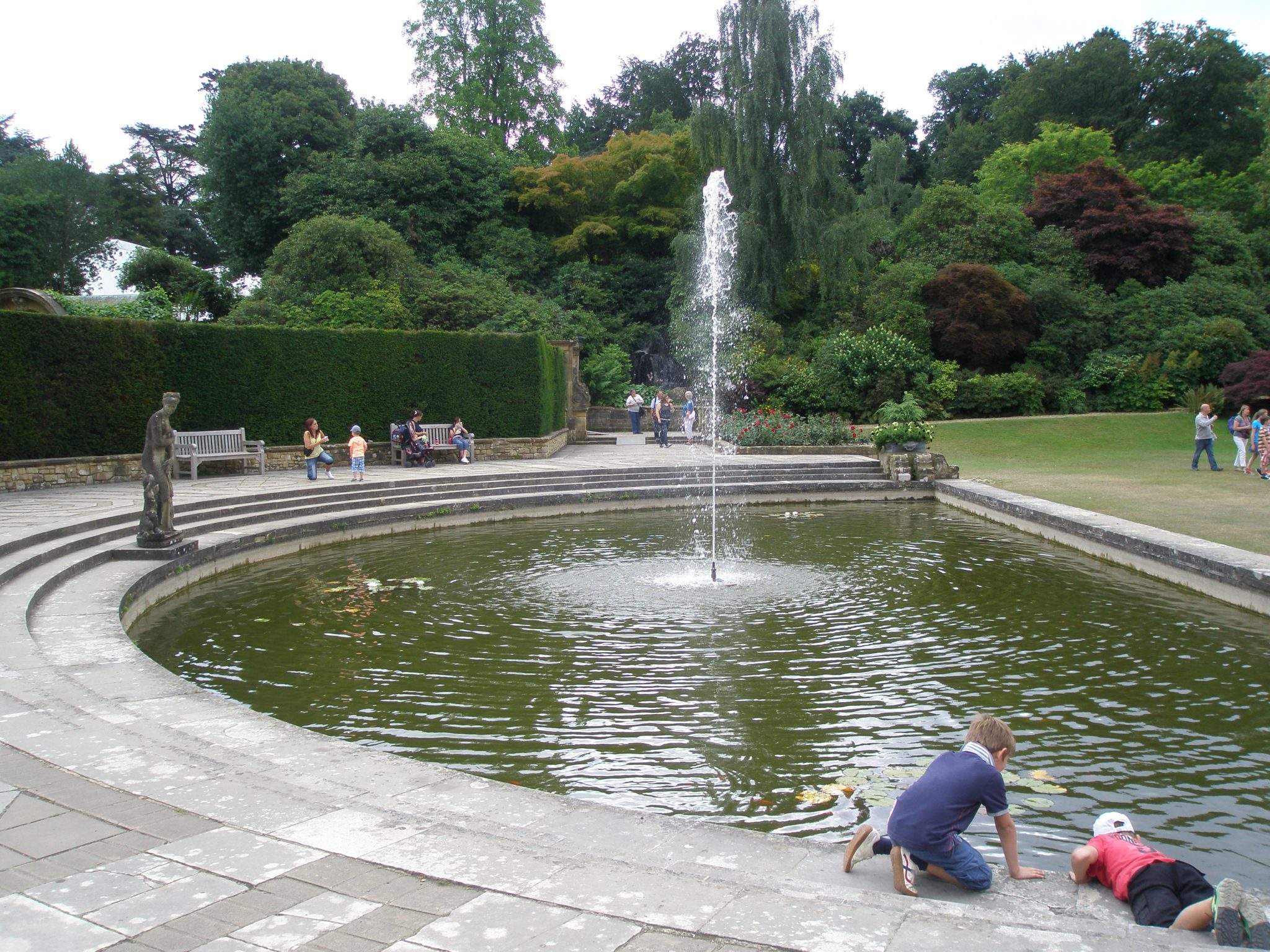 A Half Moon Pond is at the western end of the Italian Garden