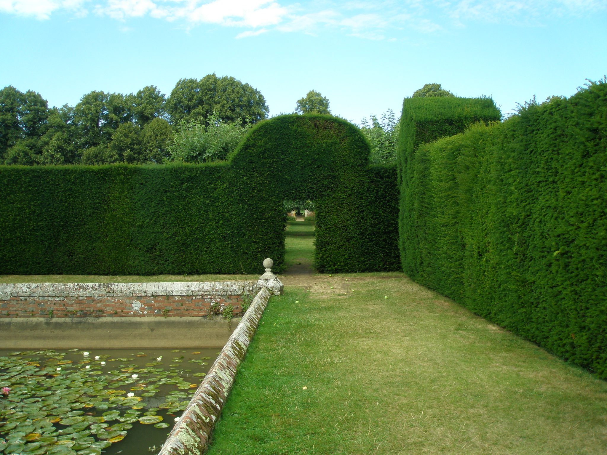 Hedges enclosing Diana's Bath