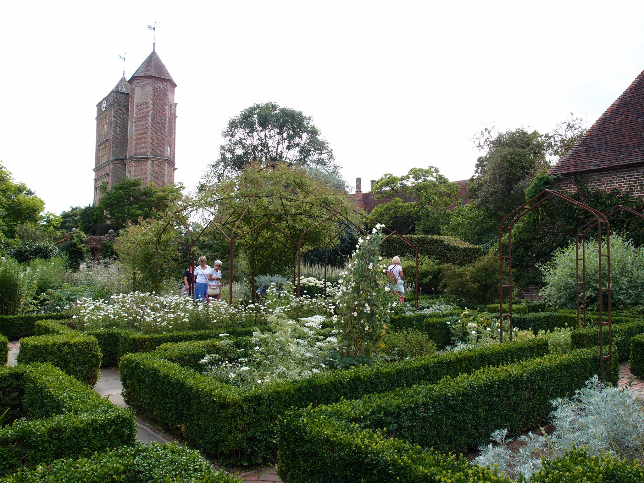 The White Garden was the last of the gardens at Sissinghurst to receive its identity. Until 1950, it had been filled with a miscellaneous collection of flowers, in mixed colors. It was Vita's idea to plant a garden where white flowers would glow in the moonlight.