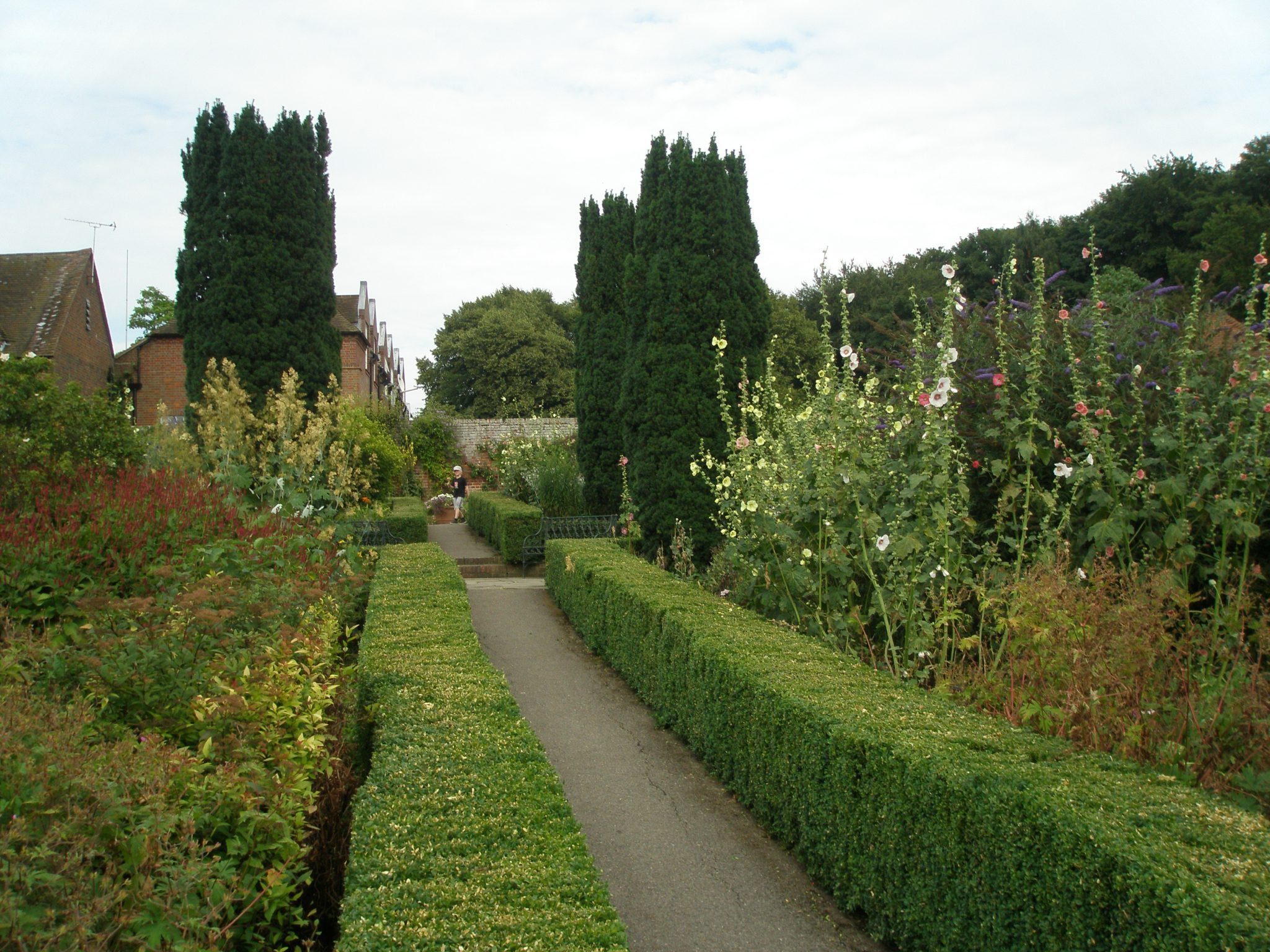 We entered the Culpeper Garden, which occupies the site that was long used for the Castle's kitchen garden. The Culpeper Garden is the creation of designer Russell Page (born 1906, died 1985), and takes its name from the family which owned the Castle in the 17th century.