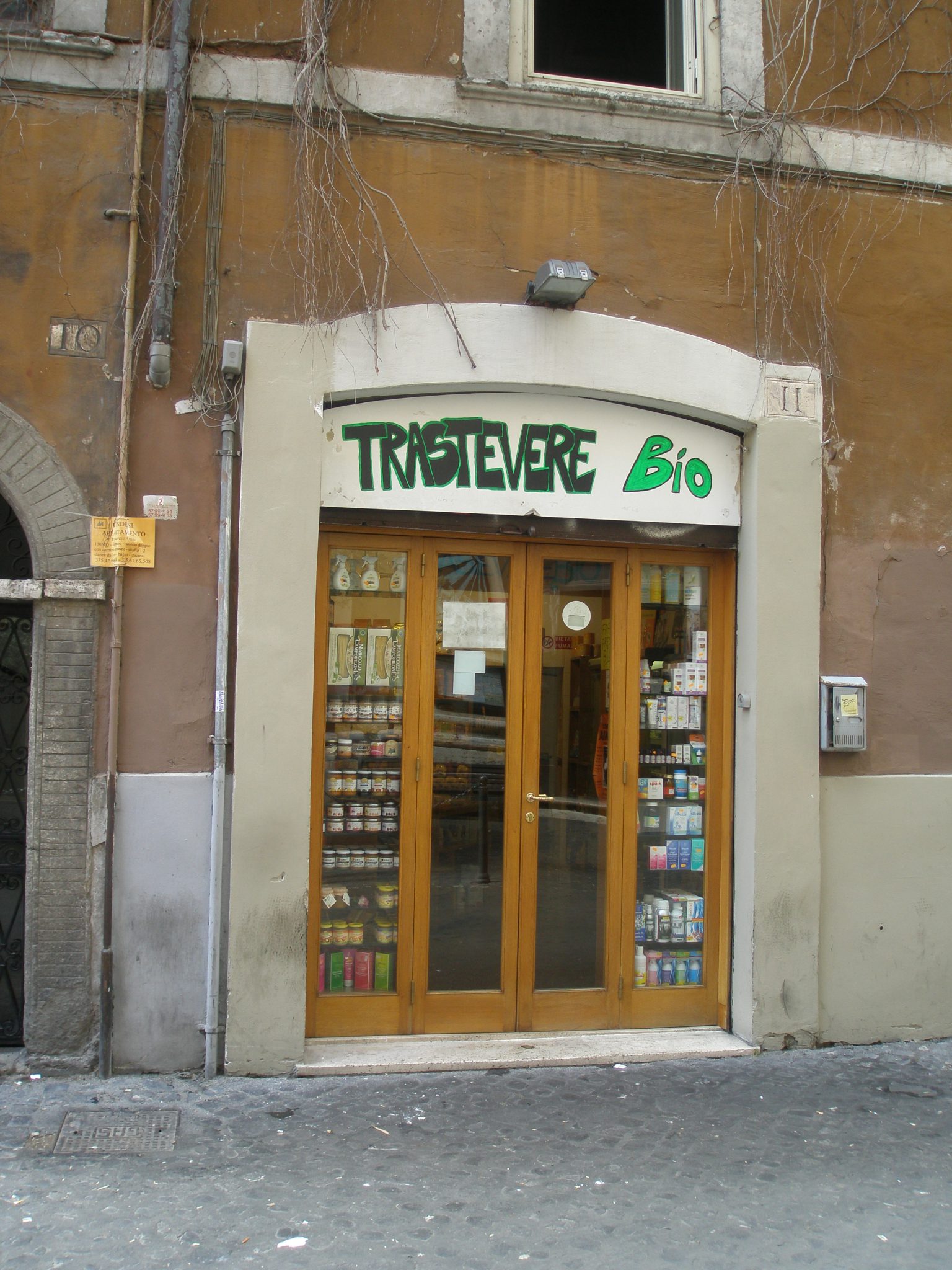 This is the easy-to-miss Natural Food Store on via Benedetta, in Trastevere, that Mia Thomas-Ruzic revealed to me in 2011.