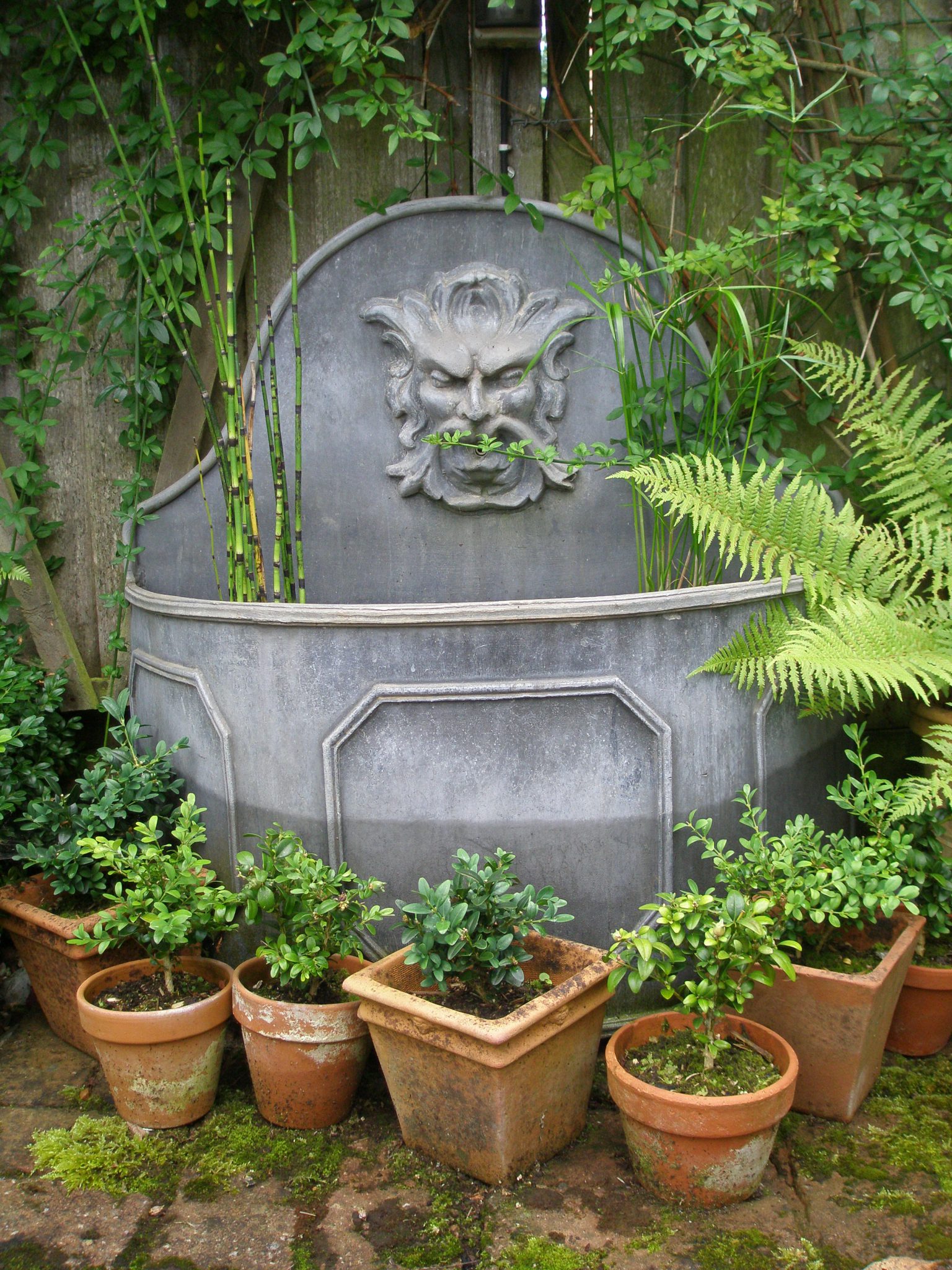 A classical lead fountain