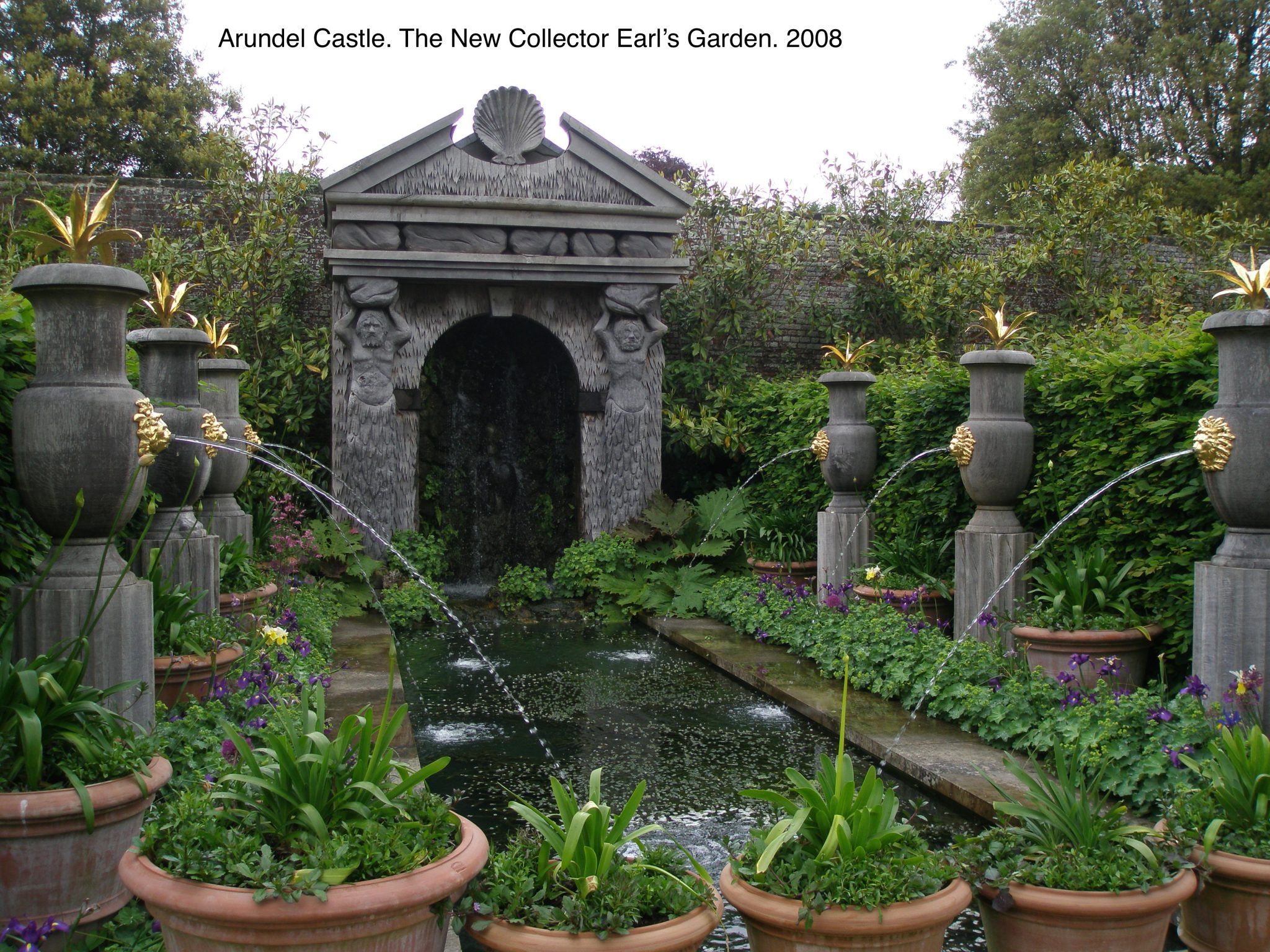 All of the sections of the New Collector Earl's Garden were designed by Isabel and Julian Bannerman. The Bannermans' gardens include ornamental features inspired by the classical garden vocabulary, which are modernized by carvings made of green oak, used in place of stone. When the green oak ages, the wood becomes as unbreakable as rock.