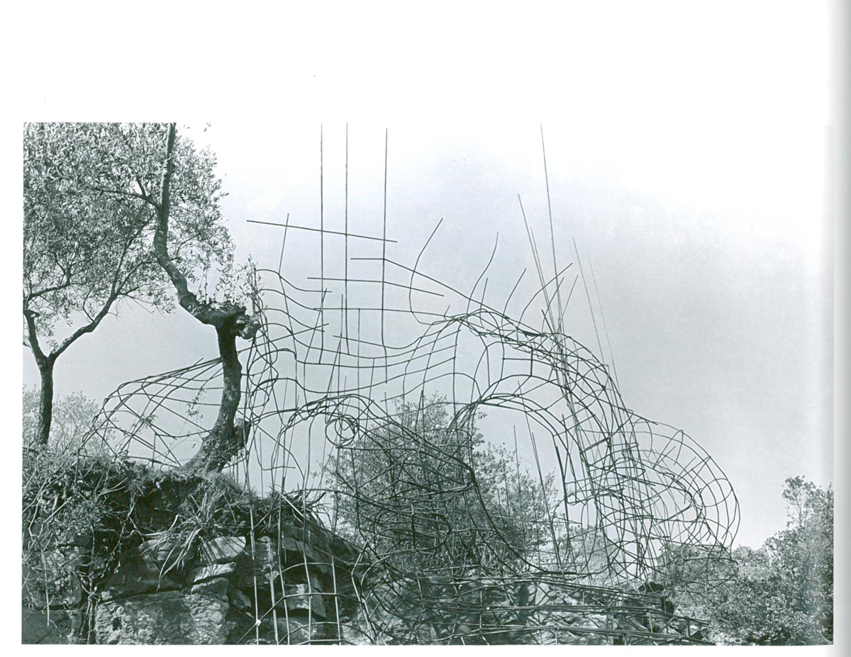 The High Priestess, in 1979, in her earliest stages of construction, as rebar begins to be welded. Image courtesy of Il Fondazione Giardino Dei Tarocchi . 