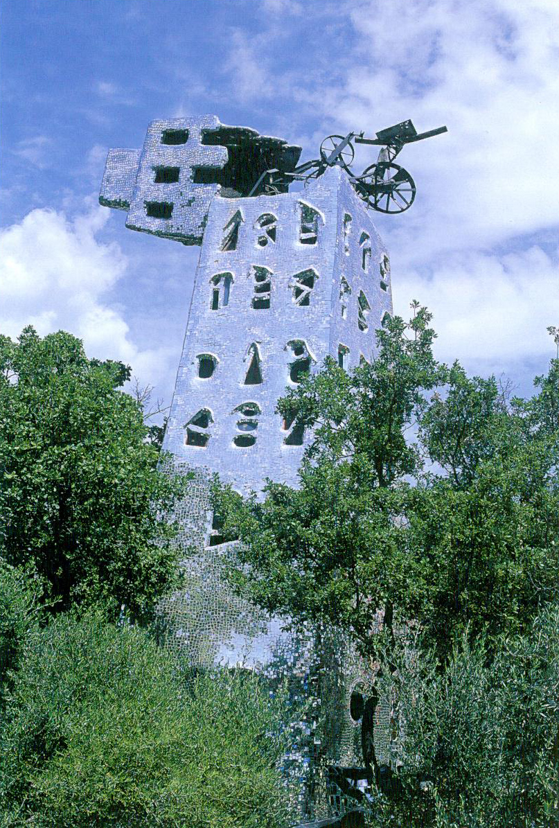 The Tower. Image courtesy of Il Fondazione Giardino Dei Tarocchi. The Tower is one of the two giant sculptures in the Garden that have sleeping accomodations (the other is The Empress). From 1983 until 1992, Venera Fioncchiaro, a ceramic specialist who came from Rome, lived in the Tower. While at the Tarot Garden, Venera taught 3 young women how to hand-craft the tiles which Niki had designed. 