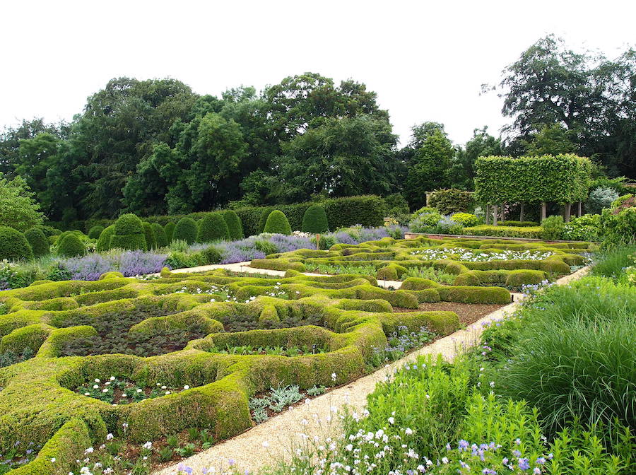 The Very Best Gardens Of Cotswolds